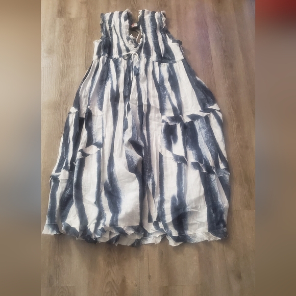 Dress - Picture 2 of 5